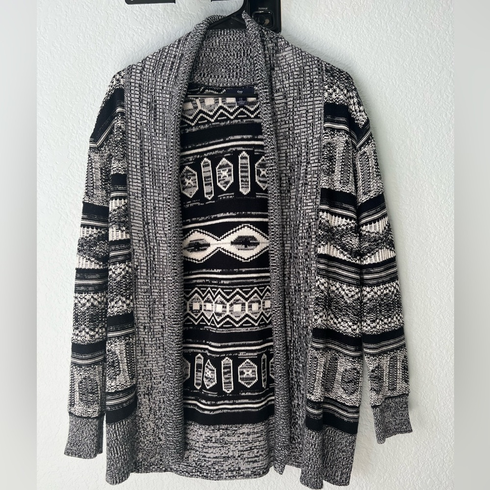 Gap Knit All Cotton Aztec Print Black Grey Long Sleeve Cardigan Sweater, Medium
